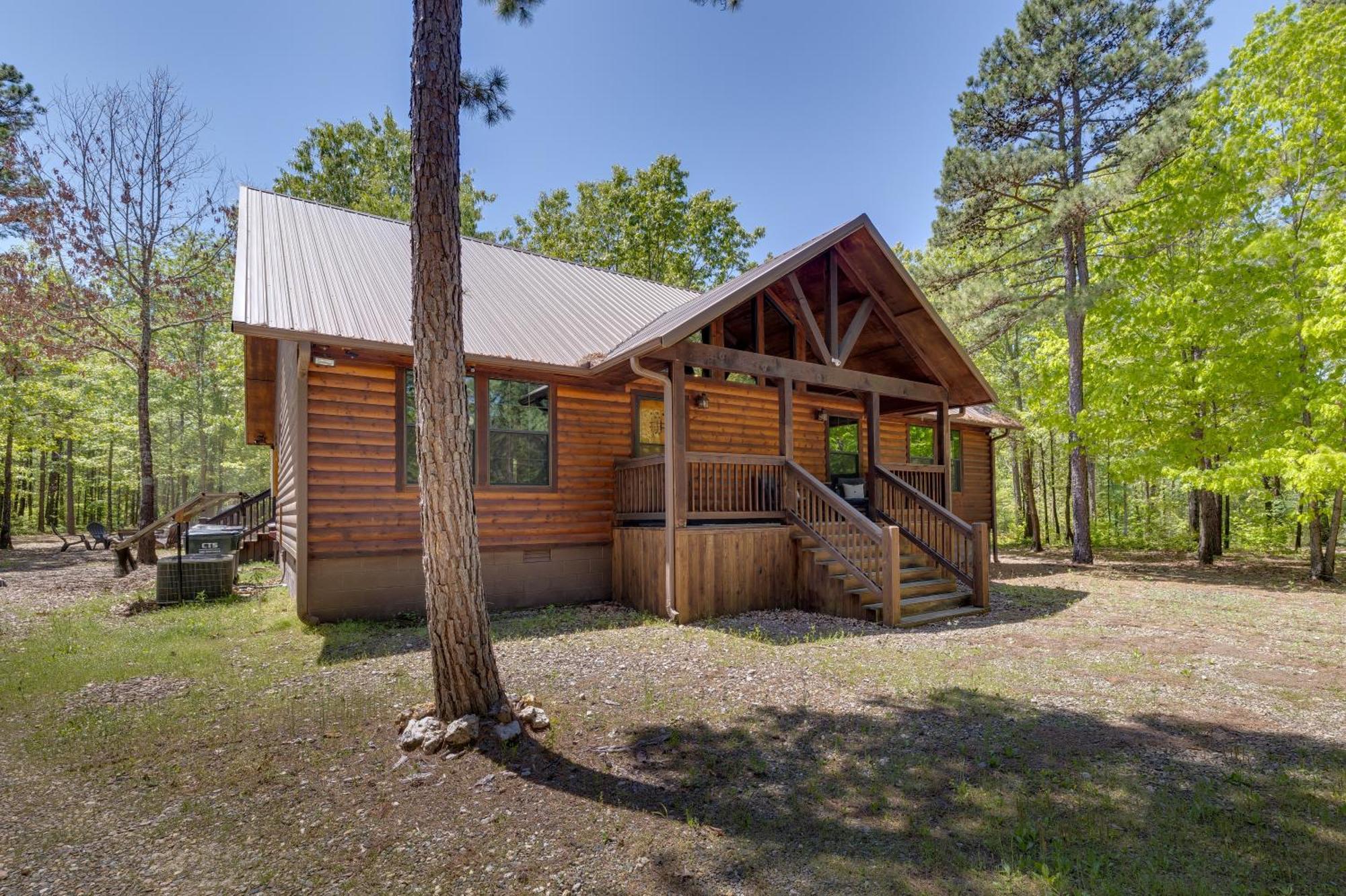 Cross Timbers Cabin On The Grove'S 25-Acres Broken Bow Exterior photo