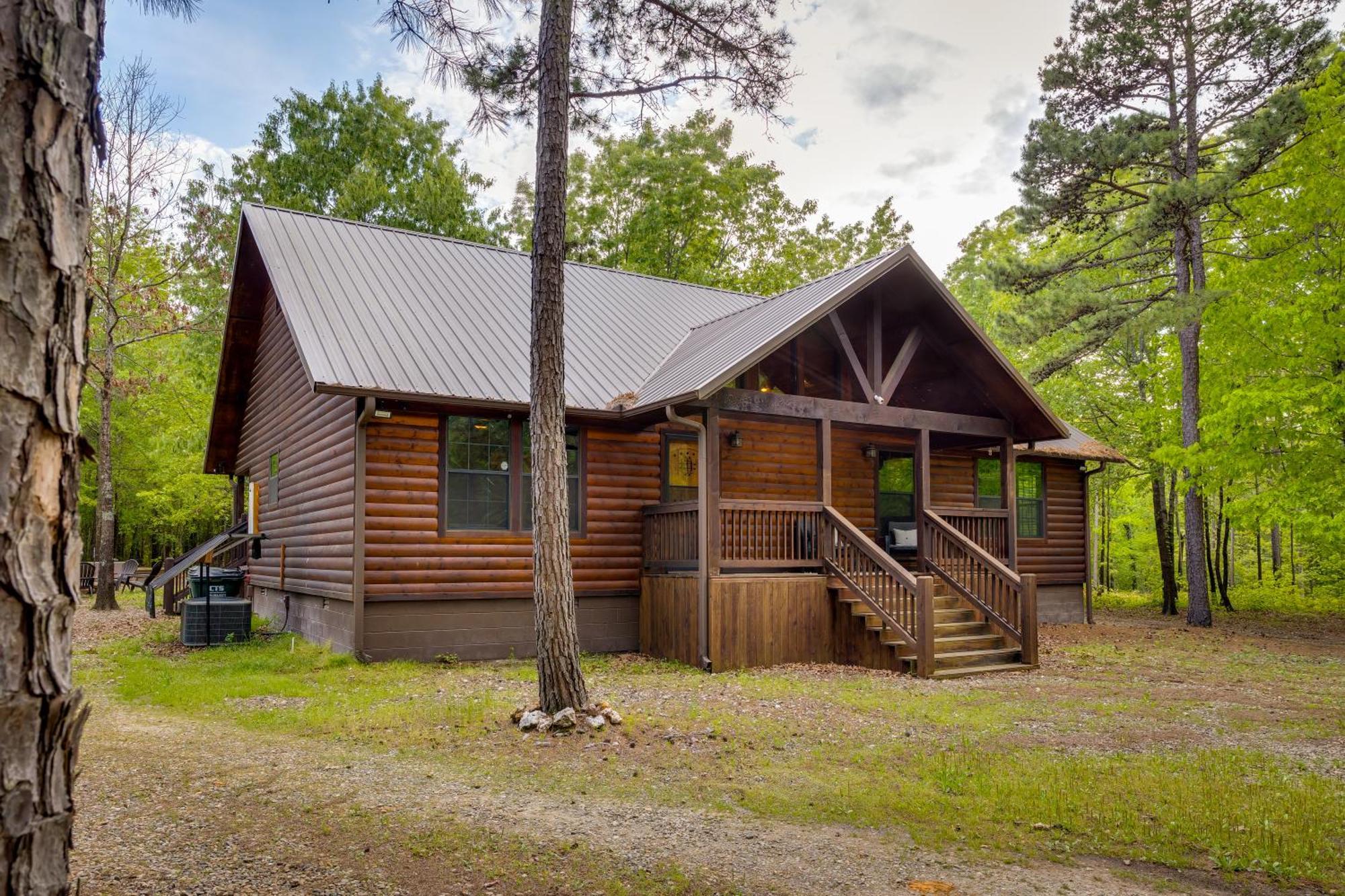 Cross Timbers Cabin On The Grove'S 25-Acres Broken Bow Exterior photo