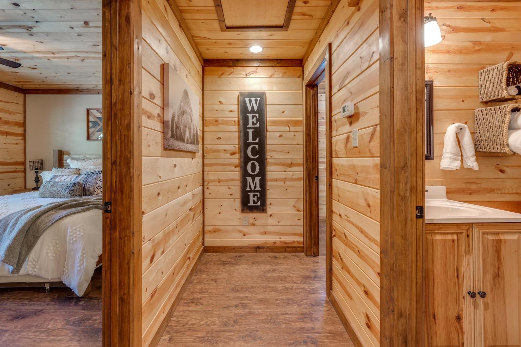 Cross Timbers Cabin On The Grove'S 25-Acres Broken Bow Exterior photo