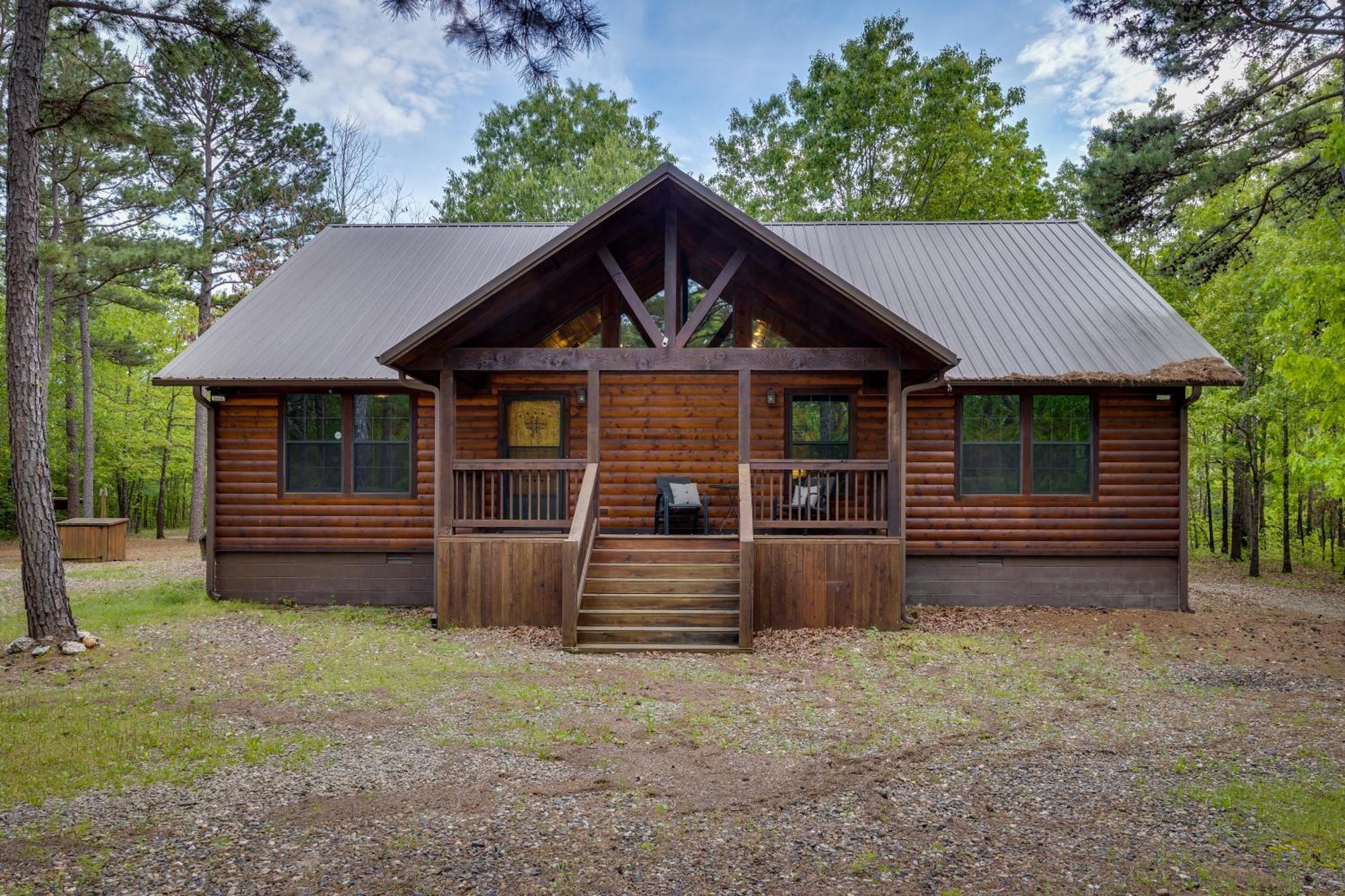 Cross Timbers Cabin On The Grove'S 25-Acres Broken Bow Exterior photo