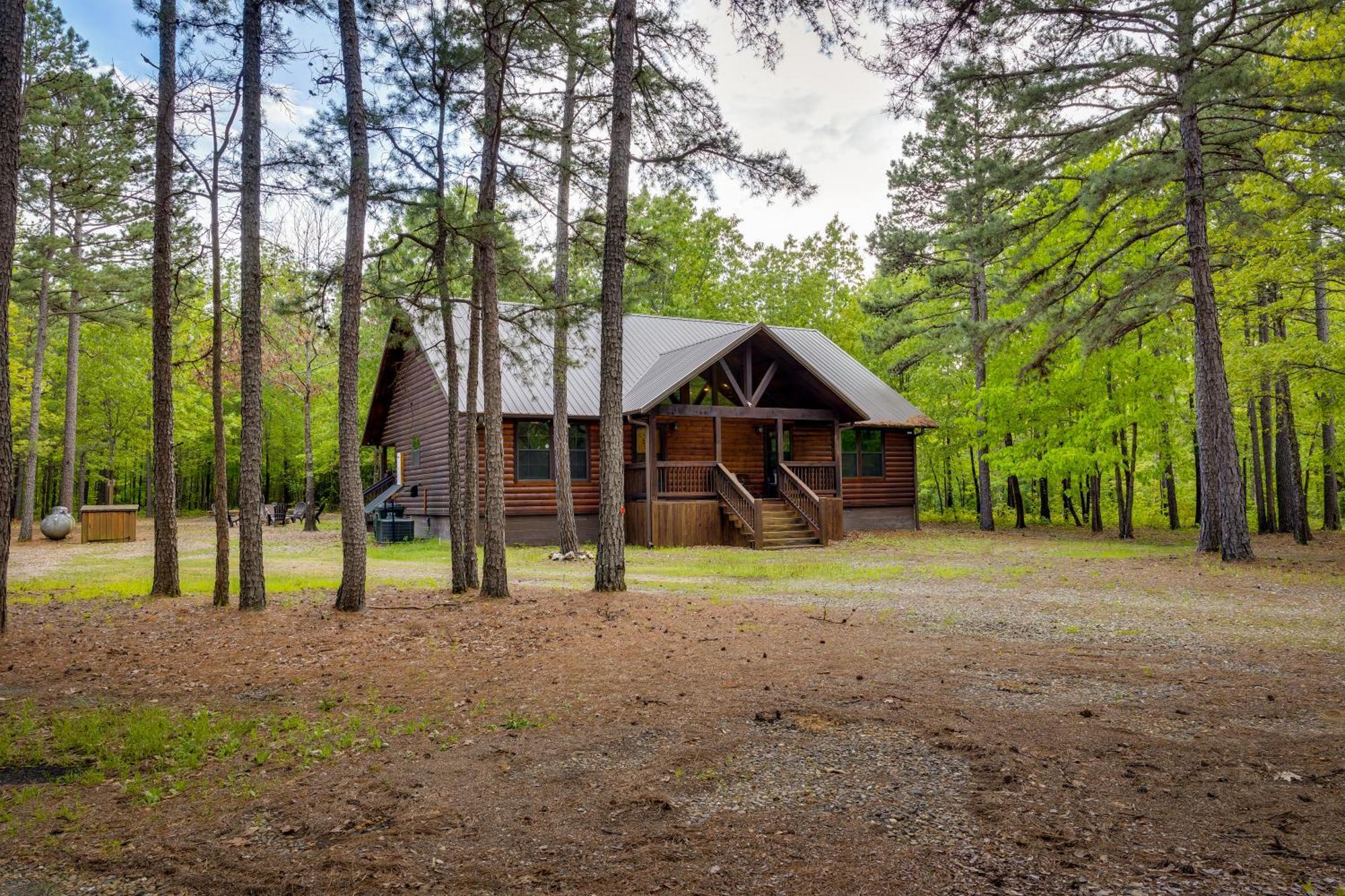 Cross Timbers Cabin On The Grove'S 25-Acres Broken Bow Exterior photo