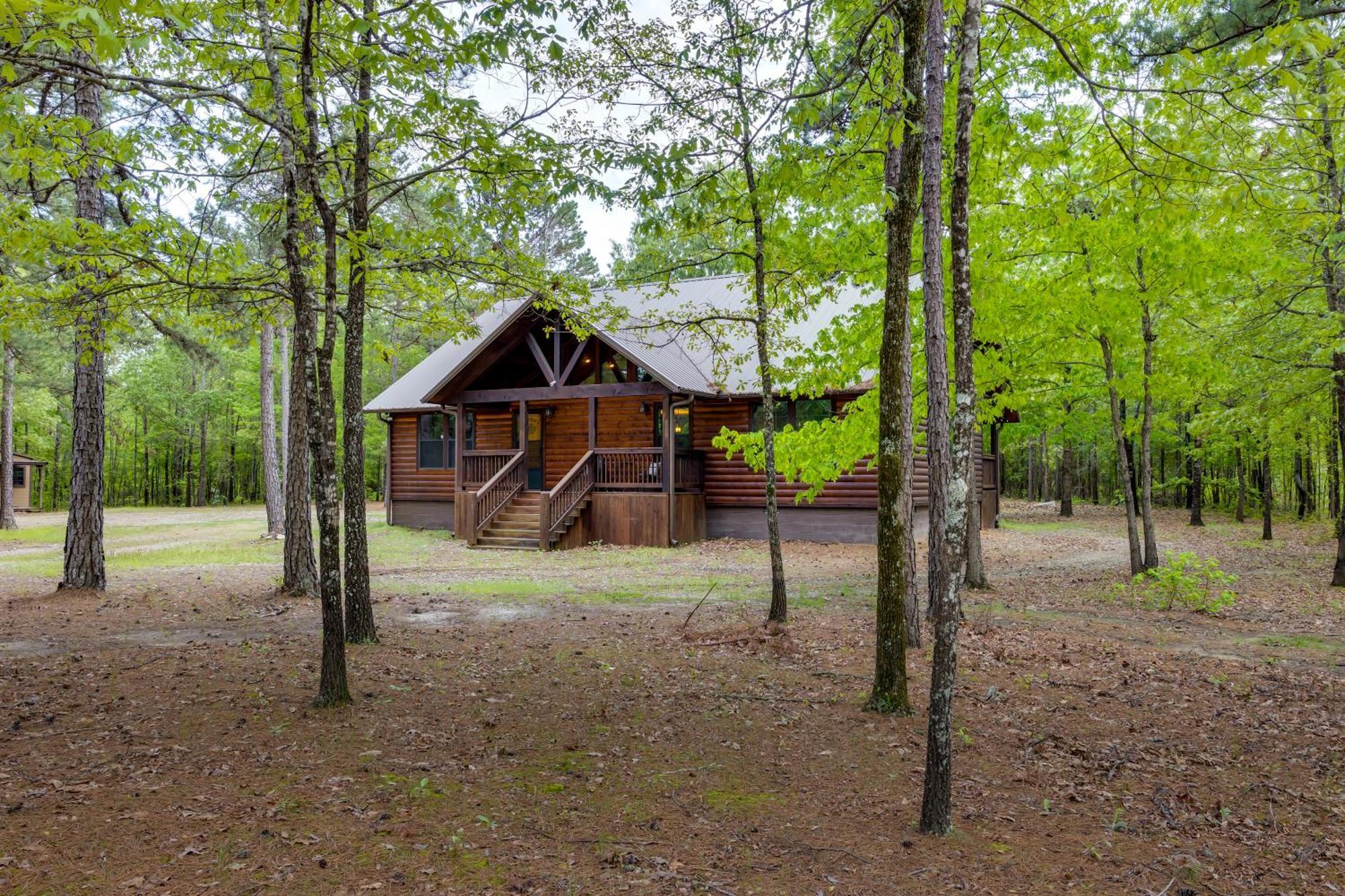 Cross Timbers Cabin On The Grove'S 25-Acres Broken Bow Exterior photo